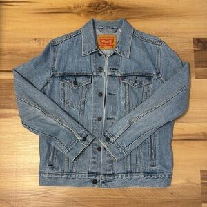 Men’s Levi Denim jacket